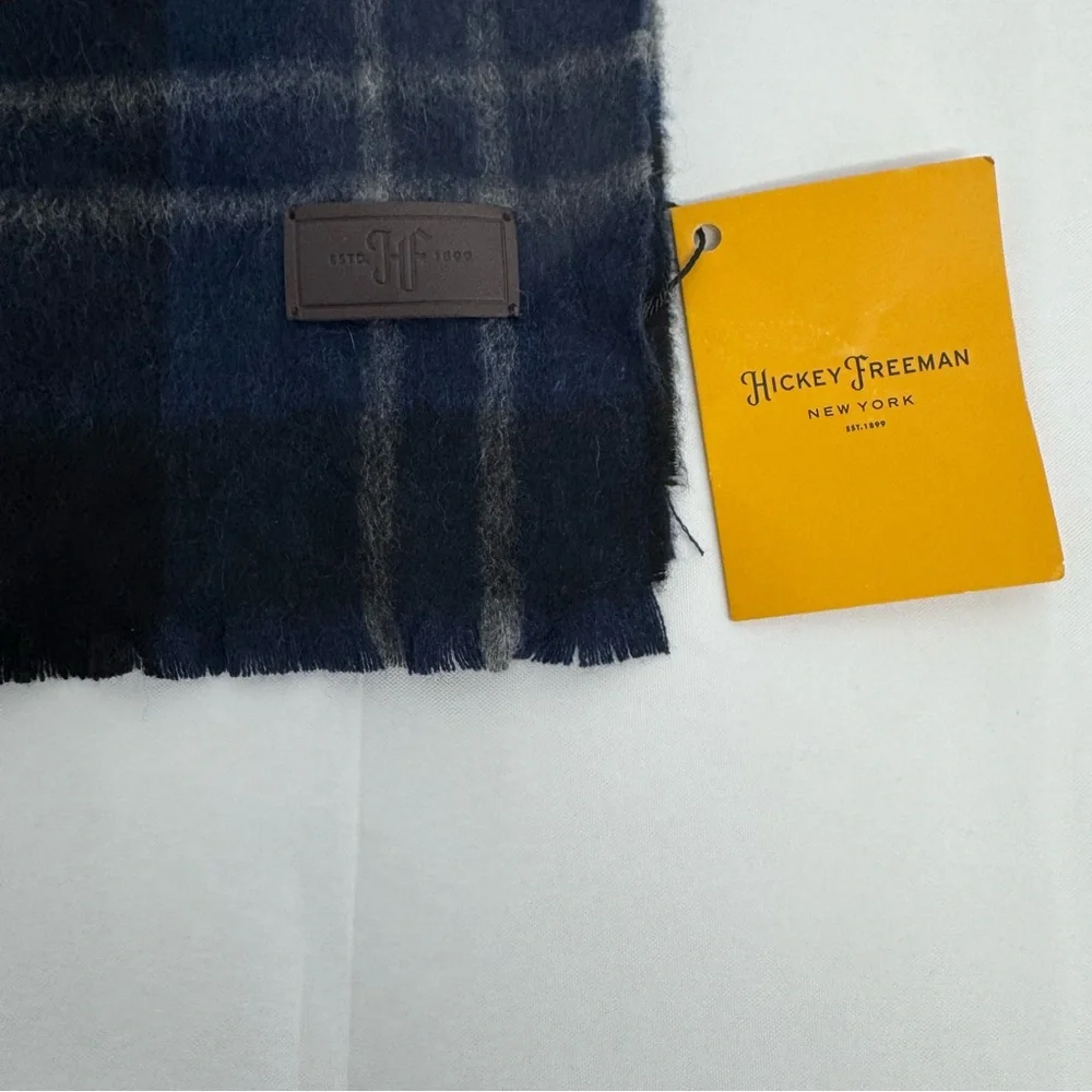 NWT HICKEY FREEMAN New York Plaid 100% Cashmere Fringed Scarf 74